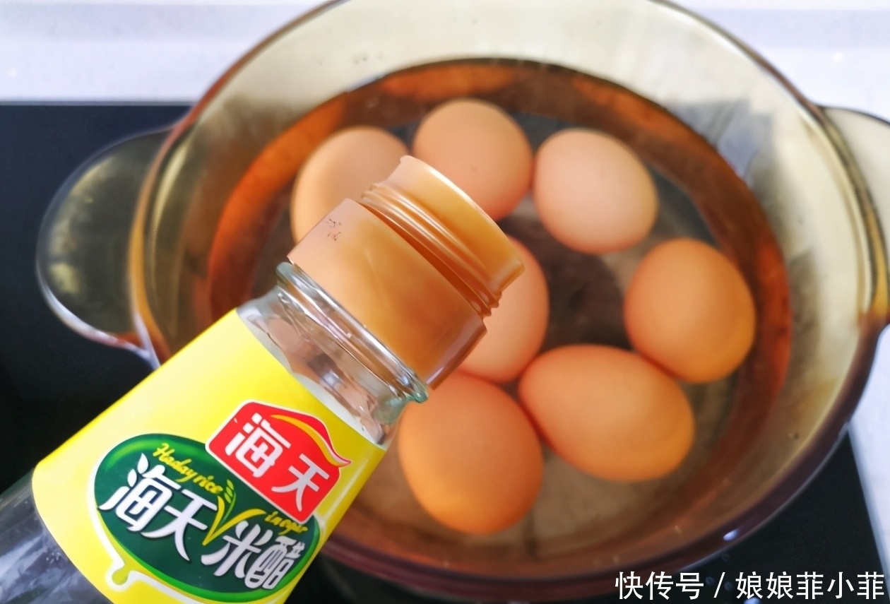 还好|煮鸡蛋,用清水煮是“外行”!多加2样,鲜嫩又入味,还好剥壳