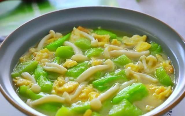  过瘾|丝瓜和“它”是绝配，汤鲜味美又清爽，夏天喝比骨头汤还过瘾