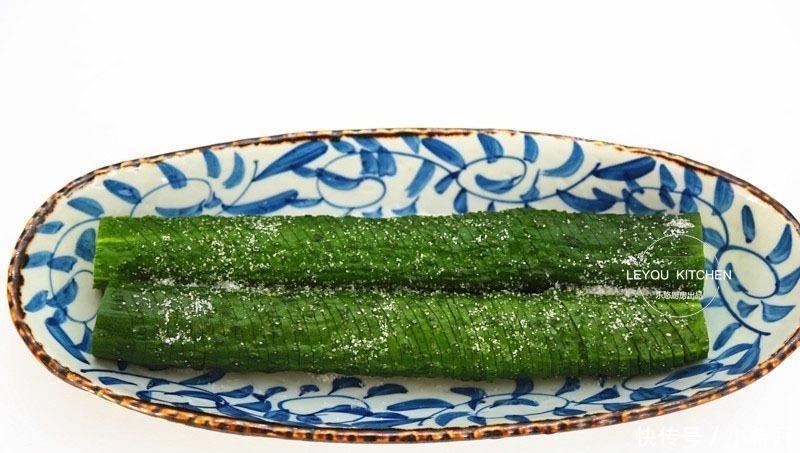黄瓜|凉拌黄瓜, 换一种切法, 片片不断, 新年在家露一手