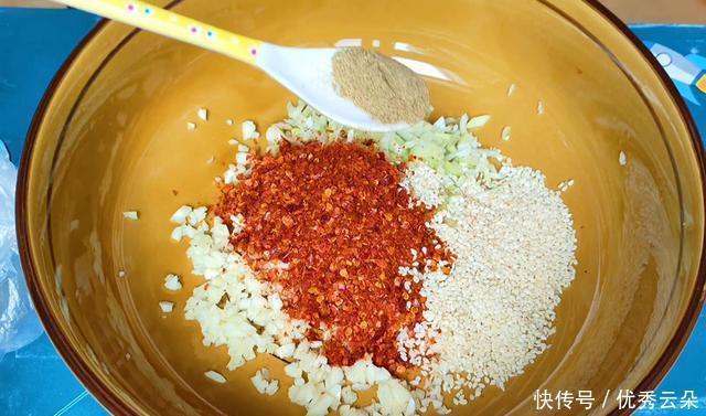 诀窍|凉面怎么做才好吃,诀窍全在调料汁,满满一大碗不够吃