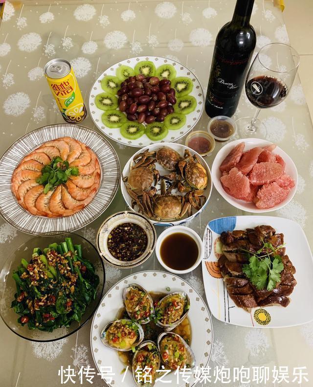 讲究|各地网友晒中秋晚饭,有的丰盛有的讲究,看到最后一个心酸了