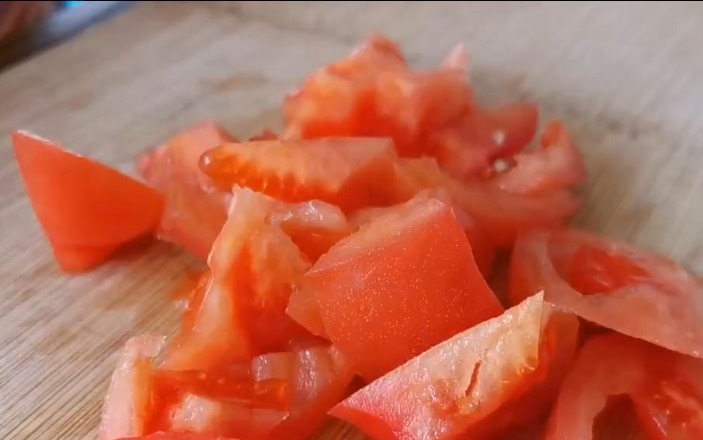 鲜香|金针菇营养非常丰富,只需要搭配一个西红柿,鲜香美味,超级下饭