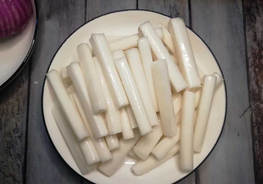  做法|韩式炒年糕，追韩剧必备，做法简单快捷