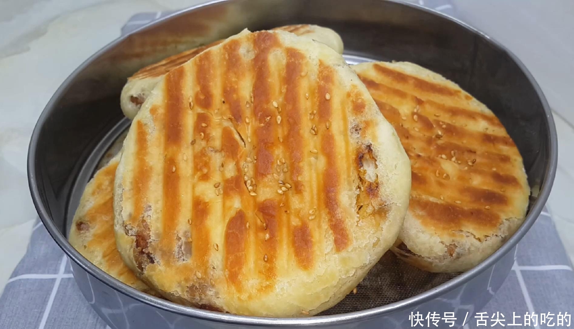 念念不忘|烧饼别买着吃了,加几勺酱料,外皮焦脆又多层,吃过就念念不忘