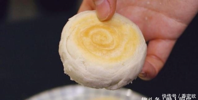 外皮|在家不出门,教你红薯饼的新做法,外皮酥的掉渣,看到它口水直流