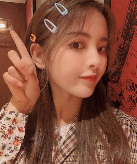  中餐厅|《中餐厅4》晒全家照，赵丽颖复出强占C位，杨超越女团梦不灭？