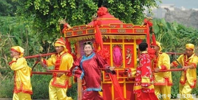 刘若莲|一女子骑着小毛驴叫皇帝让路，皇帝一看，把自己的轿子让给她坐