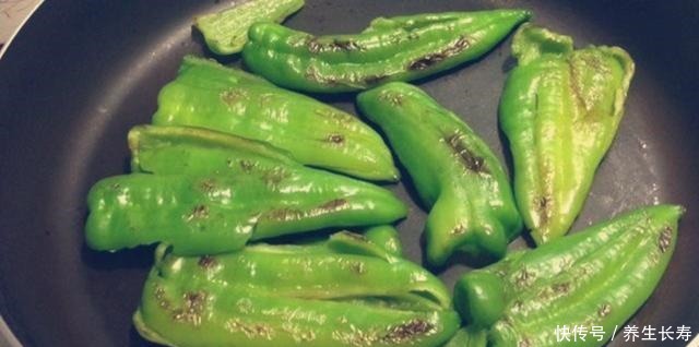 营养|虎皮青椒制作教程,酥脆鲜嫩的口感,营养又健康
