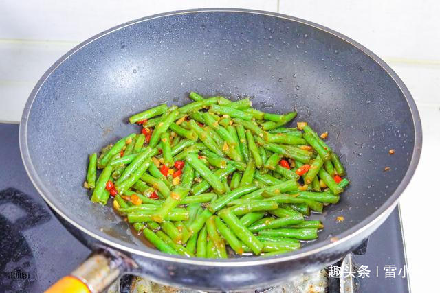 特别|长豆角这么做,不仅省油,还特别的入味,出锅香味扑鼻,真不错
