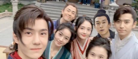  期待|都在期待《有翡》上线，离开古装扮相的王一博，谁还认得出他？