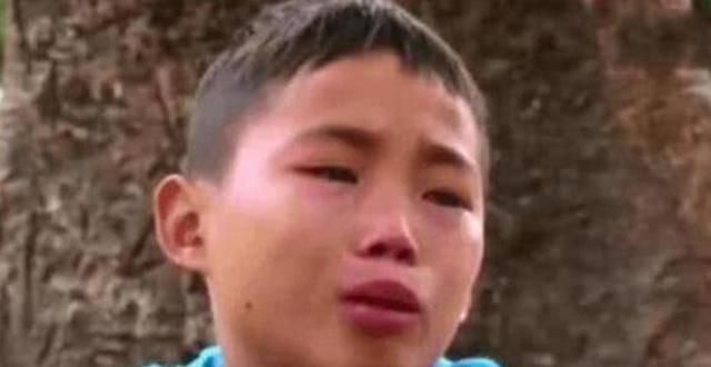 家庭|13岁男孩成5个孩子的爸爸，独自养活一家6口，男孩没办法