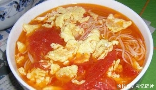 接下来|西红柿打卤面,面条直接煮就错了,难怪不好喝,大厨:这样做才对