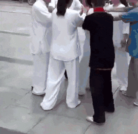 GIF|搞笑GIF:我看看有多少人能做到