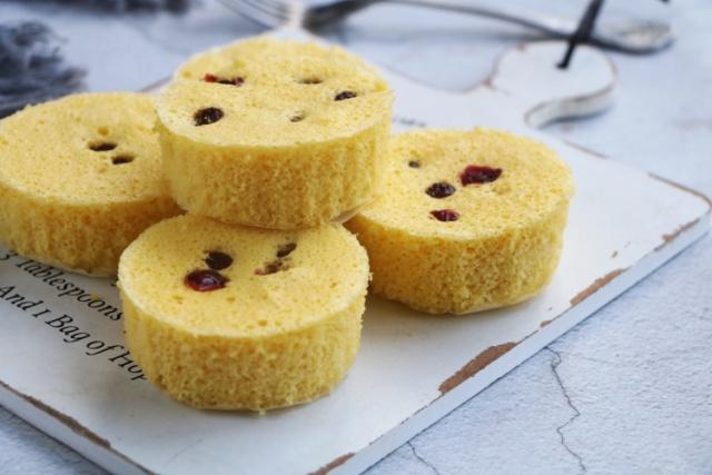  香甜|极简版蒸糕，4个鸡蛋1把面粉，不用油上锅蒸，香甜软糯味道好