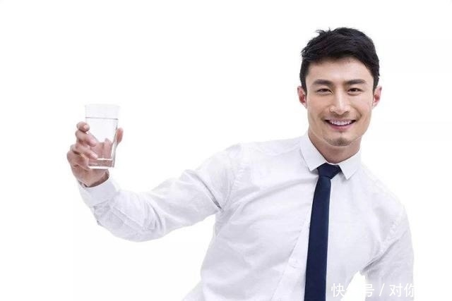 飙升|痛风的“诱因”不只是酒,如果常吃2种饮品,尿酸或会飙升