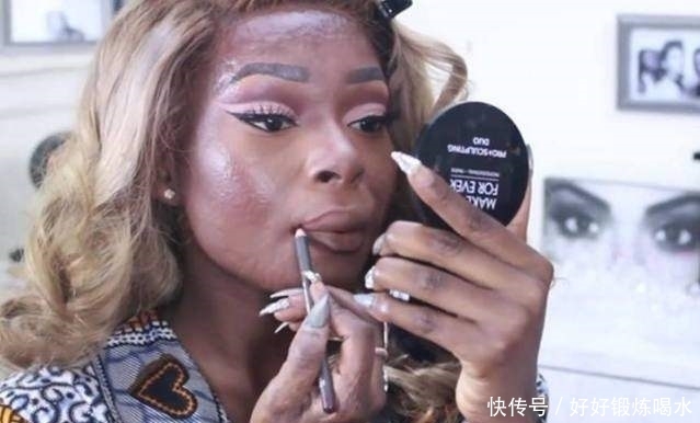 化完|黑人妹子给自己扑了一斤粉来化妆,化完都把自己美哭了!