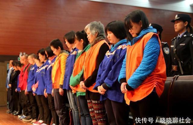 宝妈|人贩子当众抢娃，诬陷宝妈才是人贩子，宝妈的做法值得学习