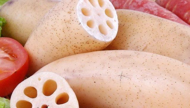 肉馅|莲藕大量上市，趁着价格便宜，弄点肉馅炸藕夹，香酥可口，真好吃