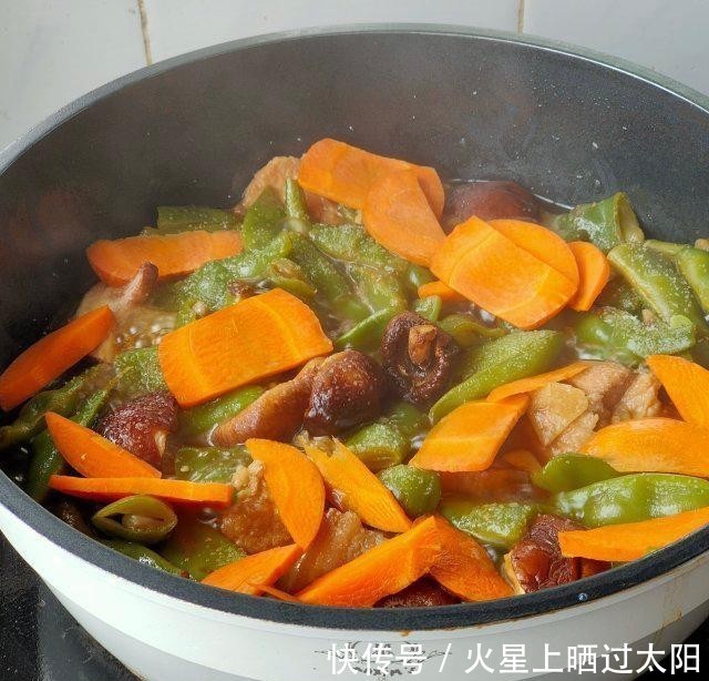 家常菜|五花肉炖油豆,好吃又下饭的家常菜