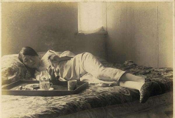  吸食|鸦片又苦又臭，为何清朝人还主动吸食？全因英国做了个虚假广告！