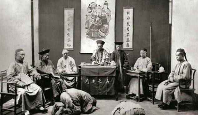 生肉|古代死囚吃断头饭，官府为啥要放一块腥臭生肉？囚犯看到还心生感激