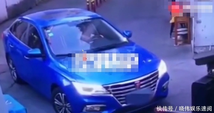 保安|外来车辆进小区无法扫号,豪横车主冲进保安室打人,结果反被教训