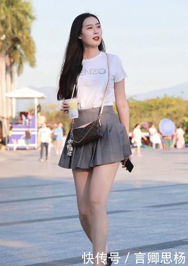 翘首以盼|街拍：希望我也是某个人翘首以盼的惊喜