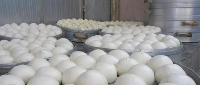 难怪|蒸馒头只会加水难怪做出来的不好吃,教你这1招,馒头松软好吃