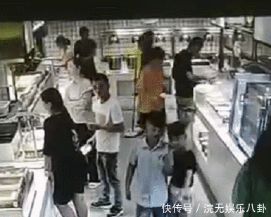 反手|帅！女生遭男子猥亵殴打，他反手就是一摔