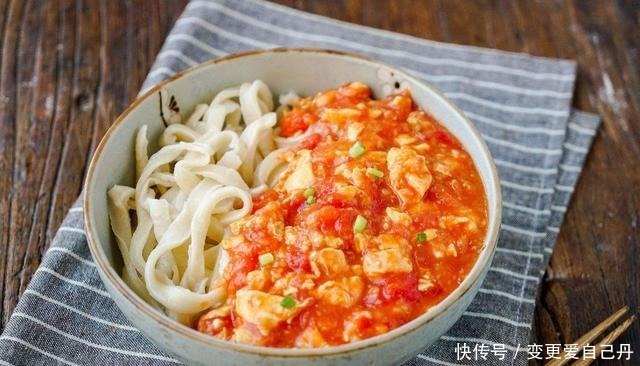 揉面|别再买手工面了,教你在家做,不揉面不擀面,爽滑筋道,太香了!