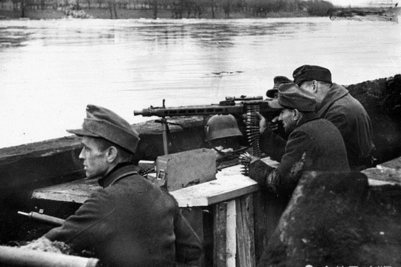 灰头土脸|柏林最后的防线：朱可夫被搞得灰头土脸，海因里希虽败犹荣