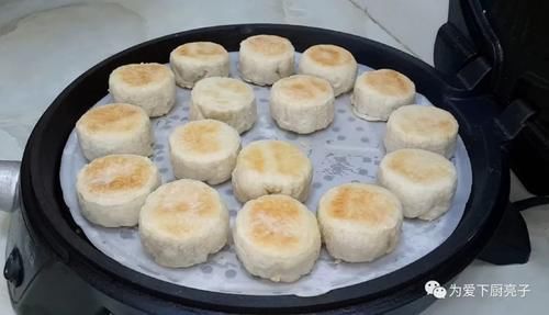 个个|中秋节月饼别买着吃了,锅里烙一烙,个个香酥又掉渣,没烤箱也能成功
