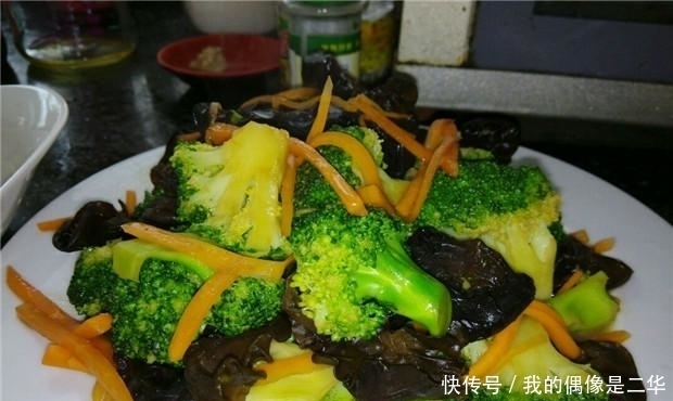 好友|礼拜天的丰富晚餐,老婆发到朋友圈,好友:简单精致,看着就好吃