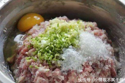 让很多|拌饺子馅时,到底放啥“油”最香教你一招,不管怎么做馅都好吃