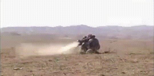  反坦克导弹|美标枪导弹送达乌克兰，总统现场观摩试射，扣动扳机后却面露难堪