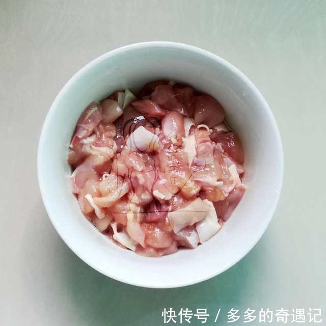  宫保风味|酸青瓜鸡肉拌杏鲍菇，轻松干掉两碗饭