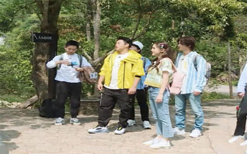  baby|baby杨颖录《跑男》时，有谁注意到她穿的鞋子？对男嘉宾最大的尊重！