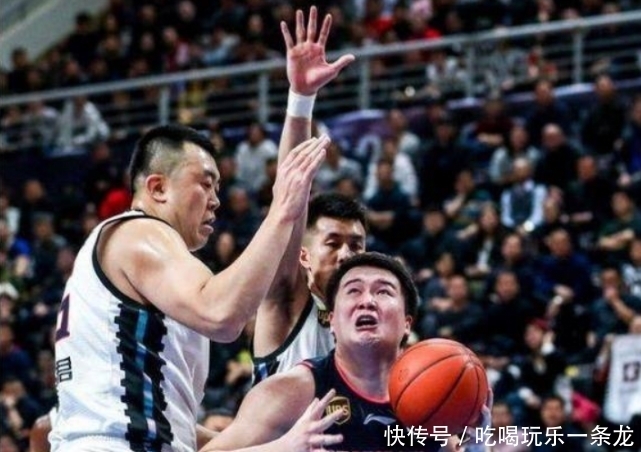无人|季后赛仅打4分钟!内线无人可用杜锋都不看他一眼,离队成定局?