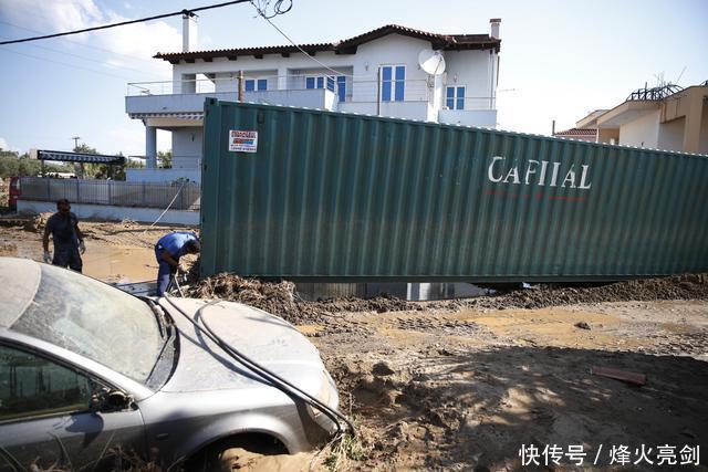  住处|噩梦来袭，一坏消息致居民住处一片狼藉，民众：这场面30年未见