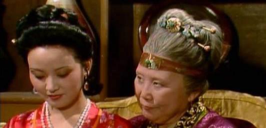  有无|贾母非常喜欢王熙凤，年轻时的贾母和王熙凤有无相似之处！