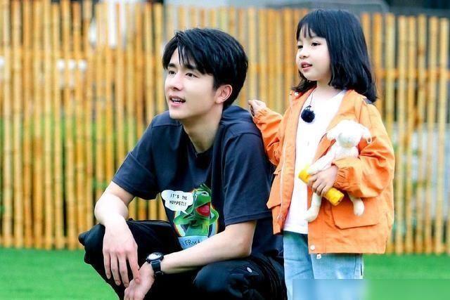 睡觉|同为年轻人,郑爽和张新成对孩子的态度却截然相反,她又要被黑了