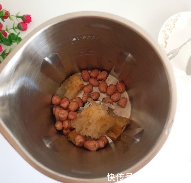 顺滑|花生银耳羹，味道香浓，顺滑可口