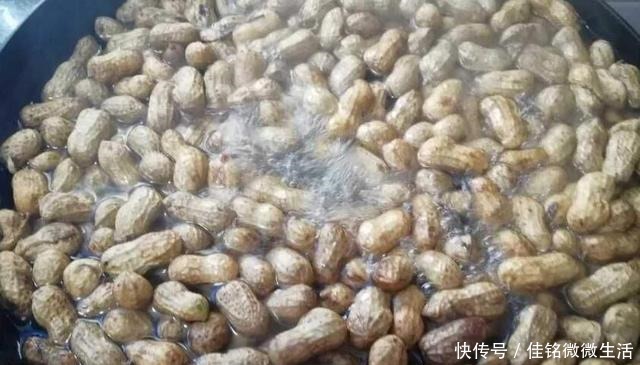 入味|煮“盐花生”只加盐可不够，多做这一步，花生又香又入味！
