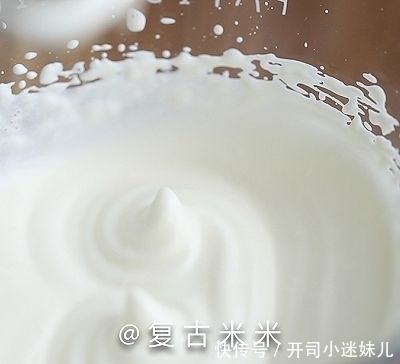  倒入|黑糖珍珠舒芙蕾松饼