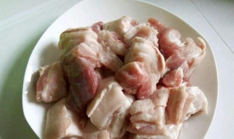 冰糖|做红烧肉时,用冰糖还是白糖?厨师长:做错了,难怪红烧肉会发苦