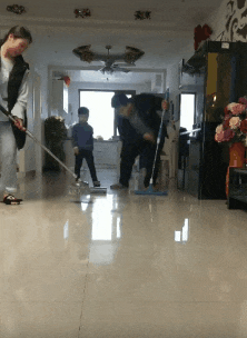  搞笑|搞笑GIF：护士姐姐你下手轻点，我怕疼