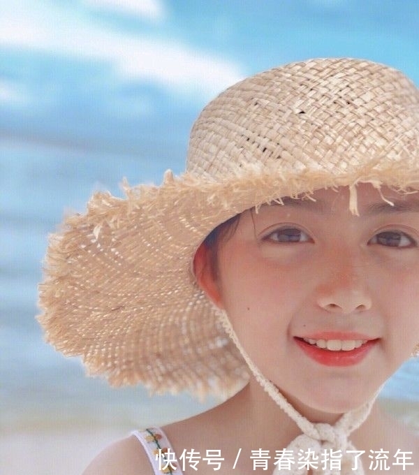 小苹果|还记得《一年级·小学季》的小苹果安淇尔吗?她现在长这样了