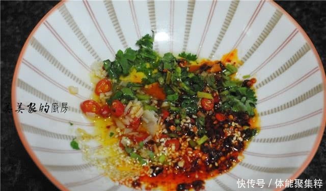 酸爽|比香辣粉、油泼面更过瘾!这一碗香辣酸爽,好吃到连汤都喝干净!