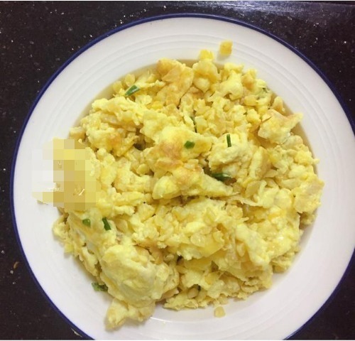  鱿鱼|老公请同事来家里吃饭，花650元准备8道菜，同事却说下次不敢来