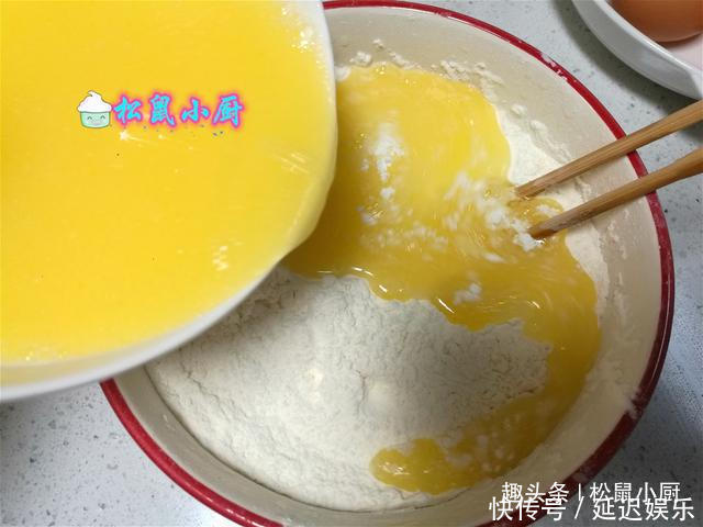 炸油条|炸油条用酵母、泡打粉全错!油条店老板教你正确做法,金黄酥脆